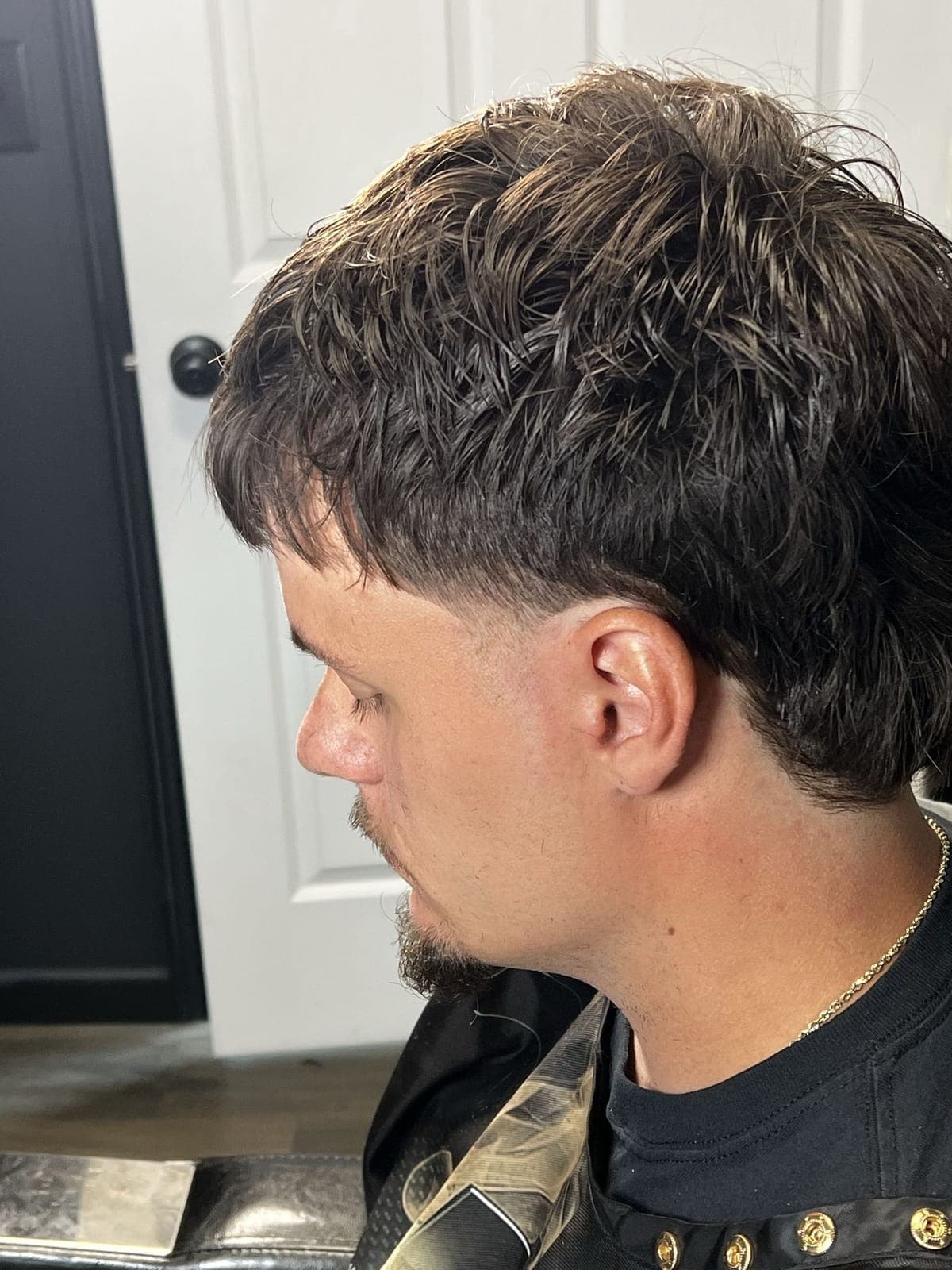 Mullet taper with a clean neckline